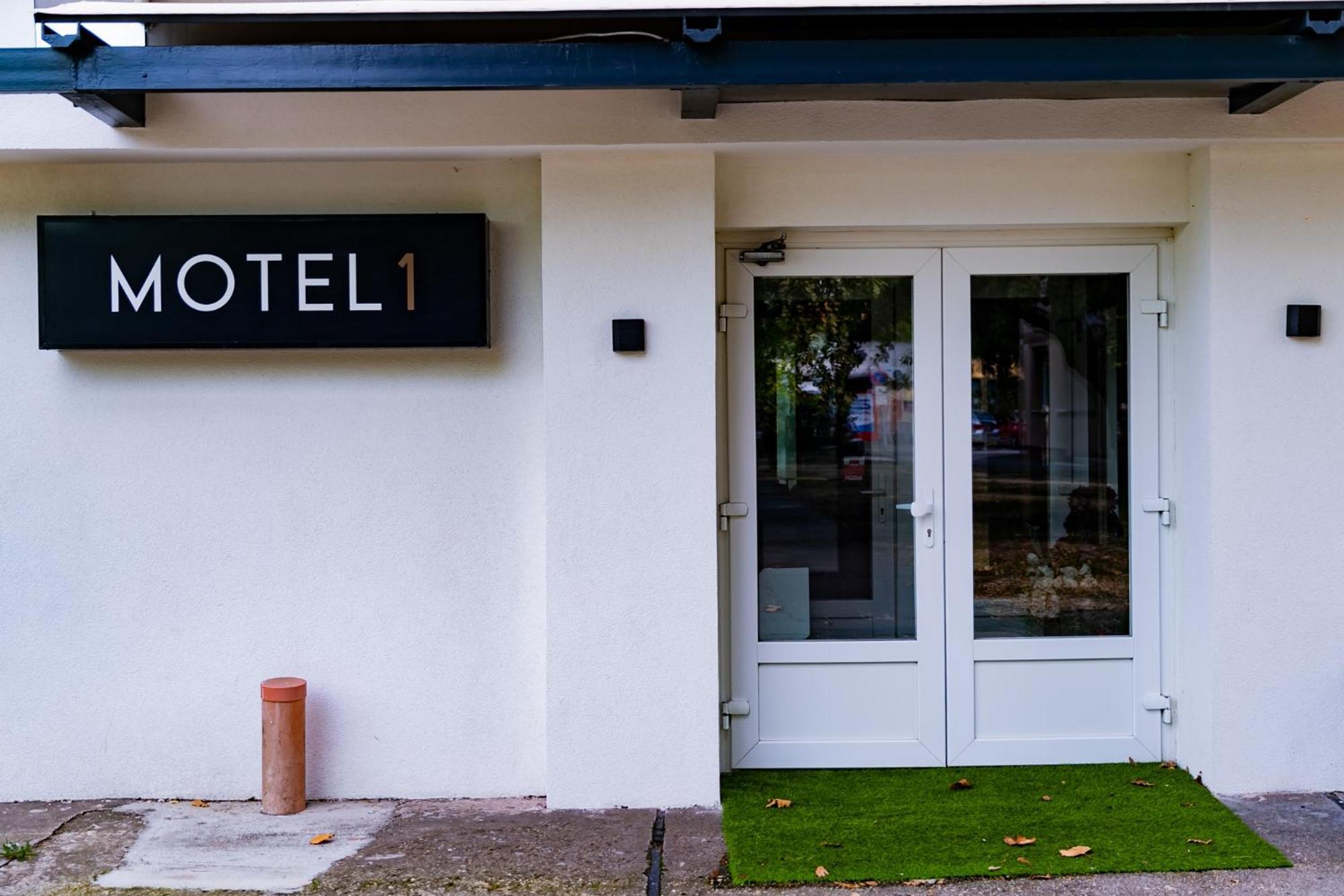 Motel1- A Megfizetheto Luxus! Dunaújváros Extérieur photo