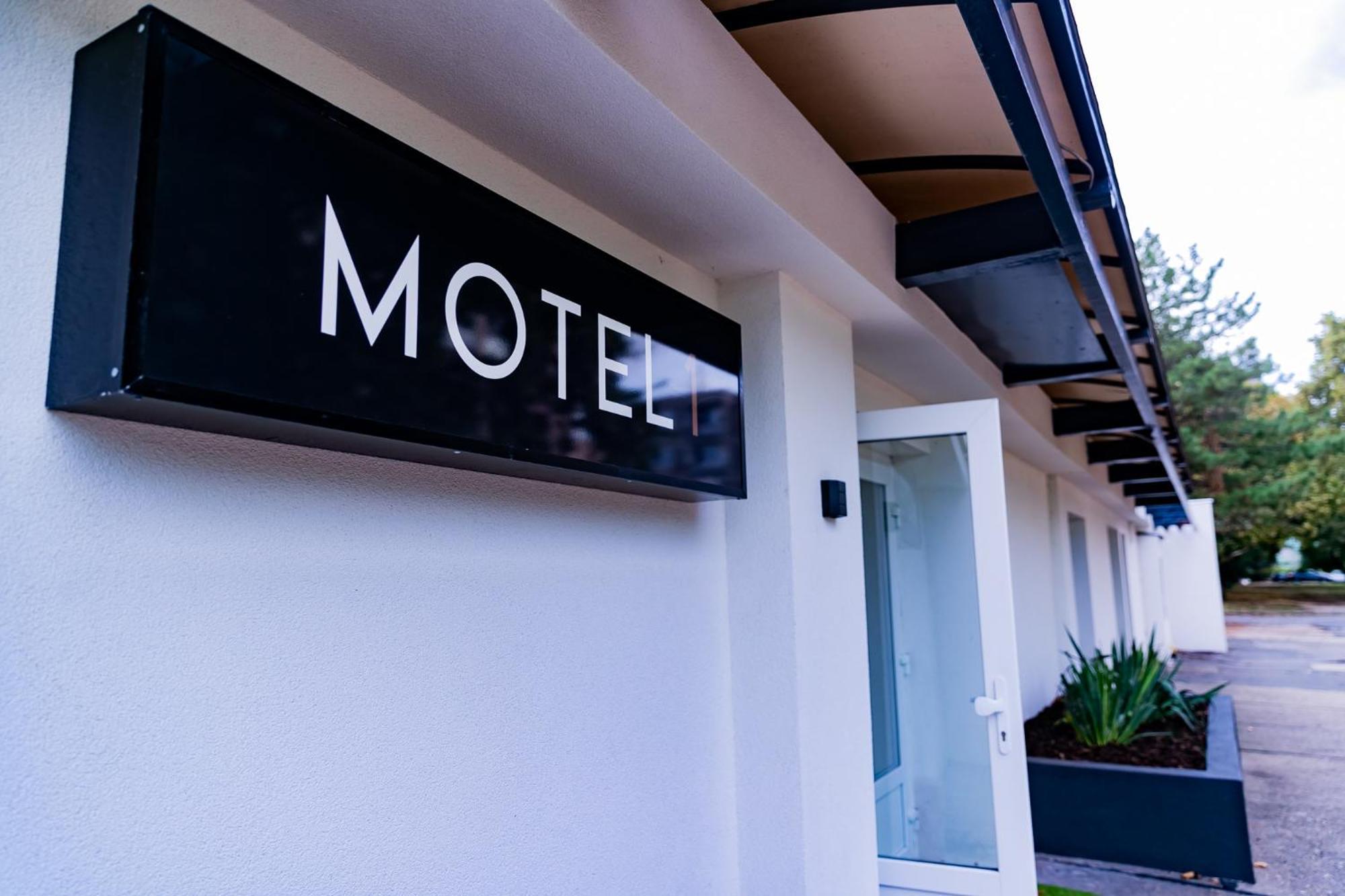 Motel1- A Megfizetheto Luxus! Dunaújváros Extérieur photo