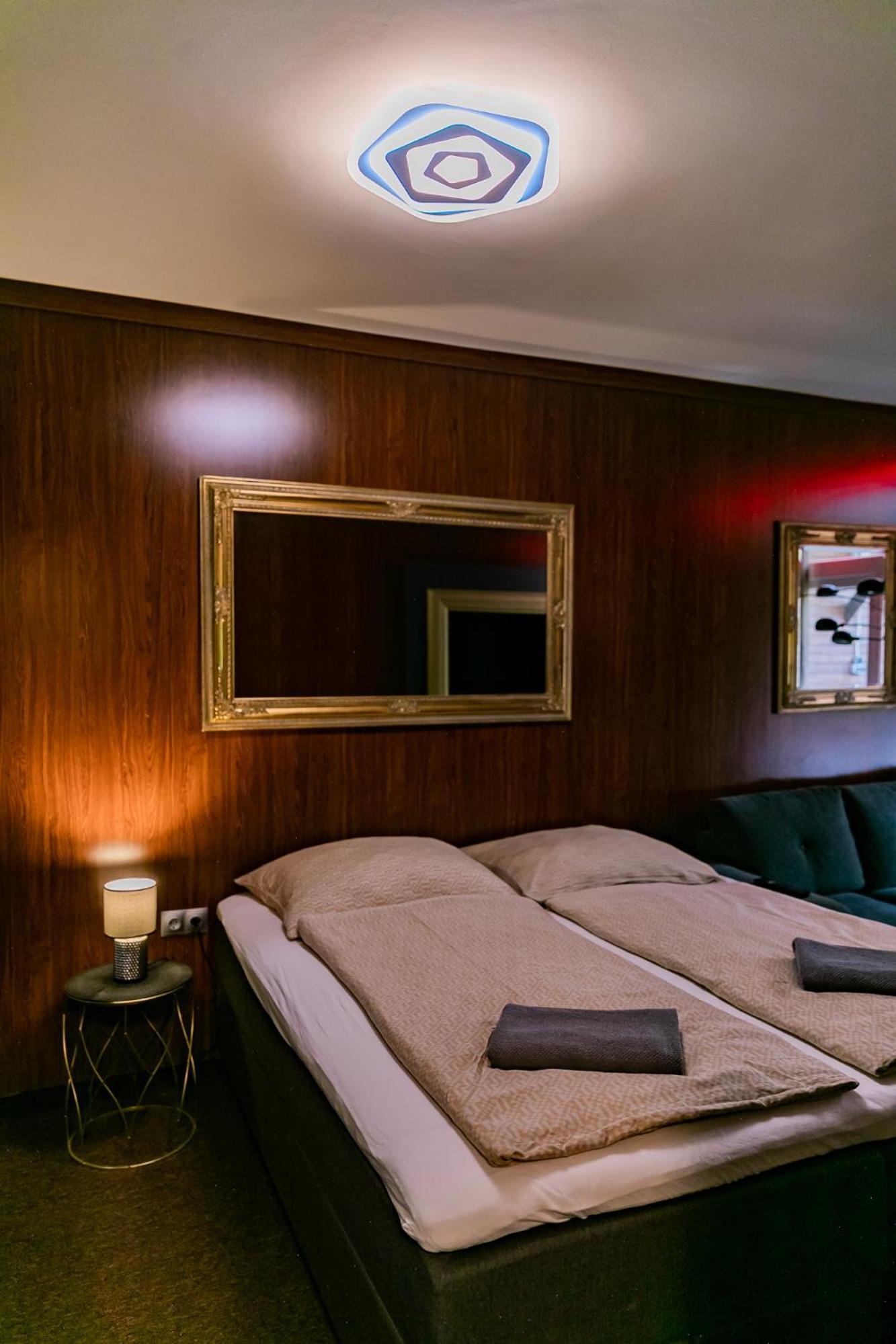 Motel1- A Megfizetheto Luxus! Dunaújváros Extérieur photo
