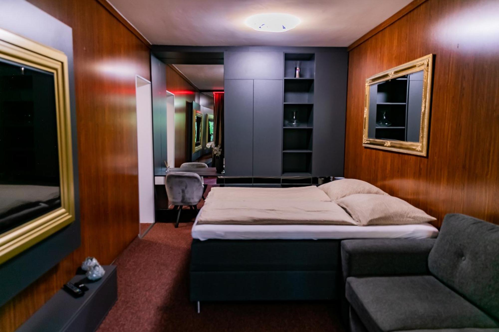 Motel1- A Megfizetheto Luxus! Dunaújváros Extérieur photo
